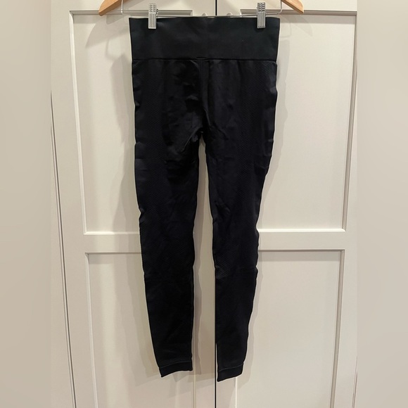 Everlast women’s textured leggings size XS black NWOT - Picture 3 of 6